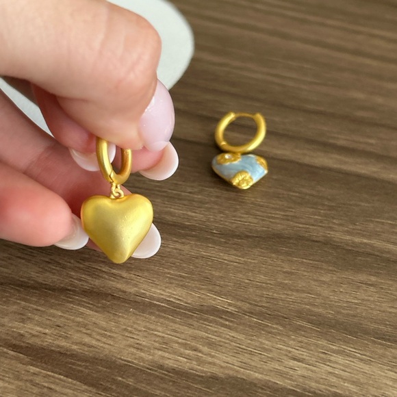 Gold and Blue Heart Earrings Q379 - Picture 5 of 6